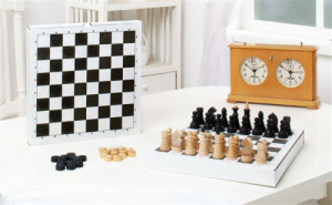 Игра 2в1 дорожная с обиходными деревянными шахматами /Объедовские/ (шахматы, шашки) с гофродоской /К