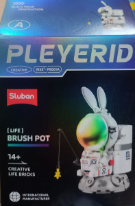 Игрушка-конструктор Астронавт с подставкой для аксессуаров